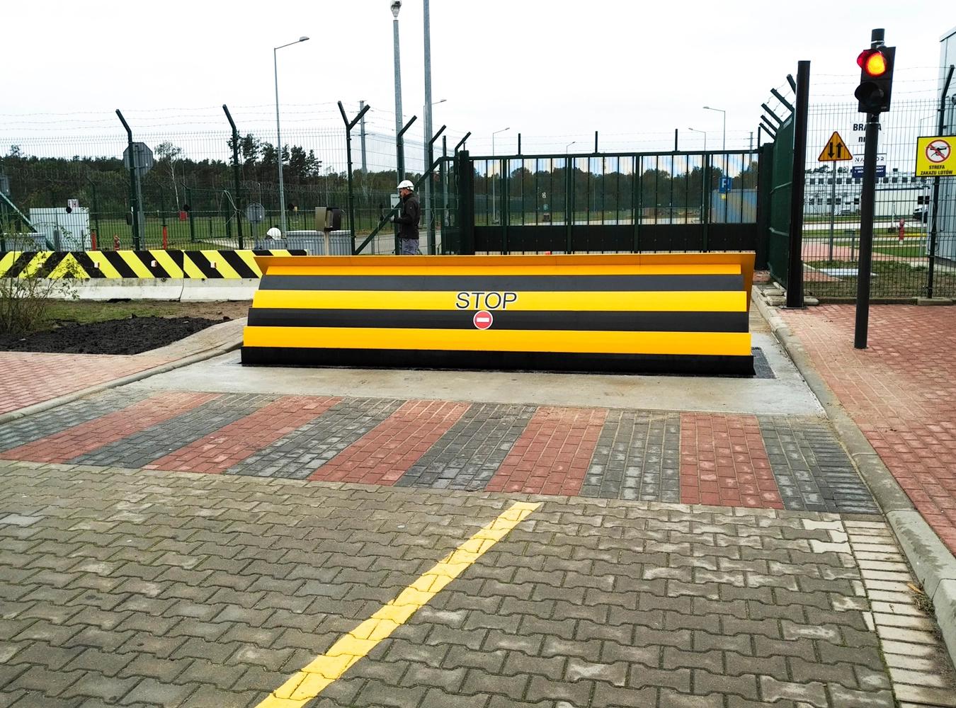 DA-02 Road Blocker — Anti-Ram Hydraulic Security Barrier 7.5T